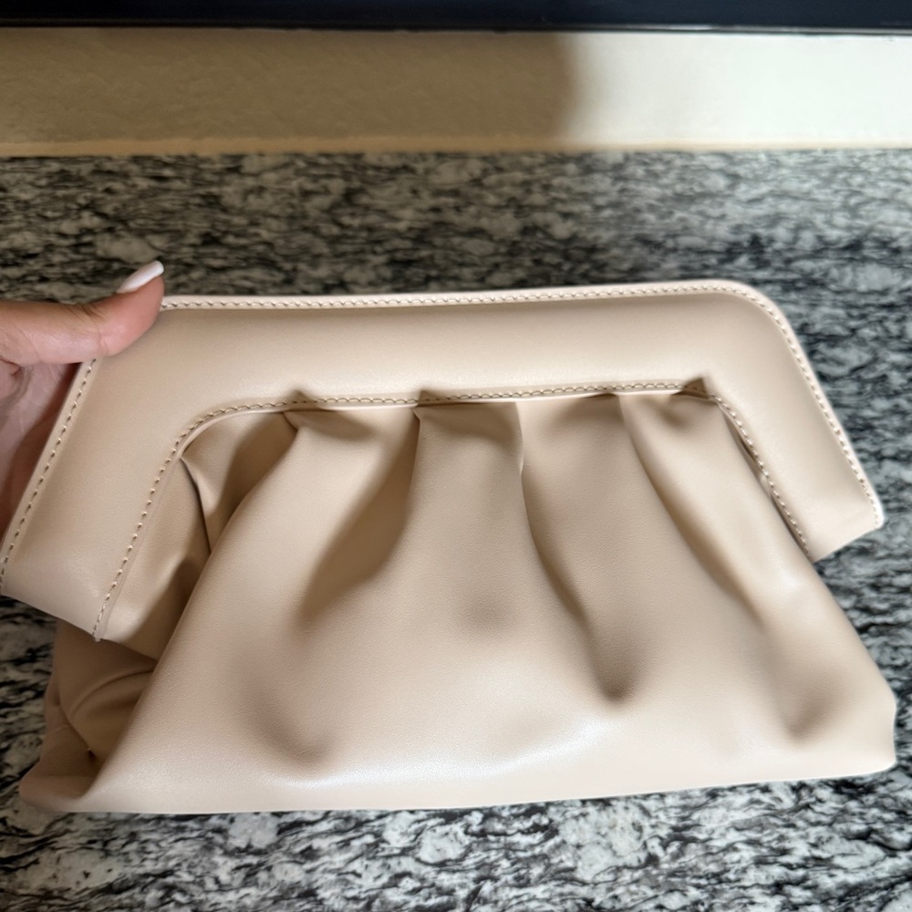 Glamourous Large Puffy Cluth